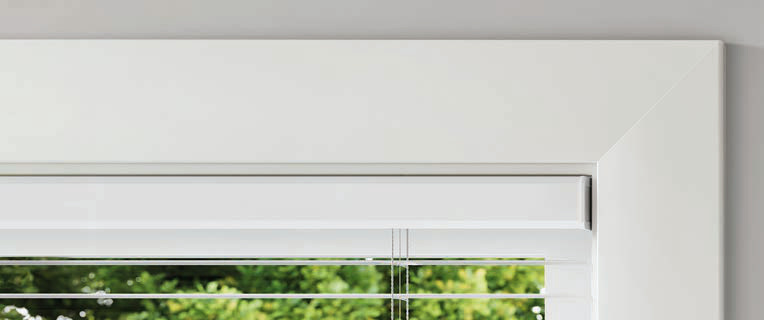 Celebrity® Headrail
Partially Recessed